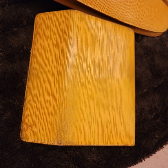 LOUIS VUITTON YELLOW EPI PURSE AND WALLET - Picture 6 of 12